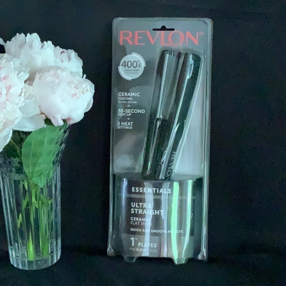 NWT Revlon Ultra Straight Flat Iron - 1" Ceramic Plates